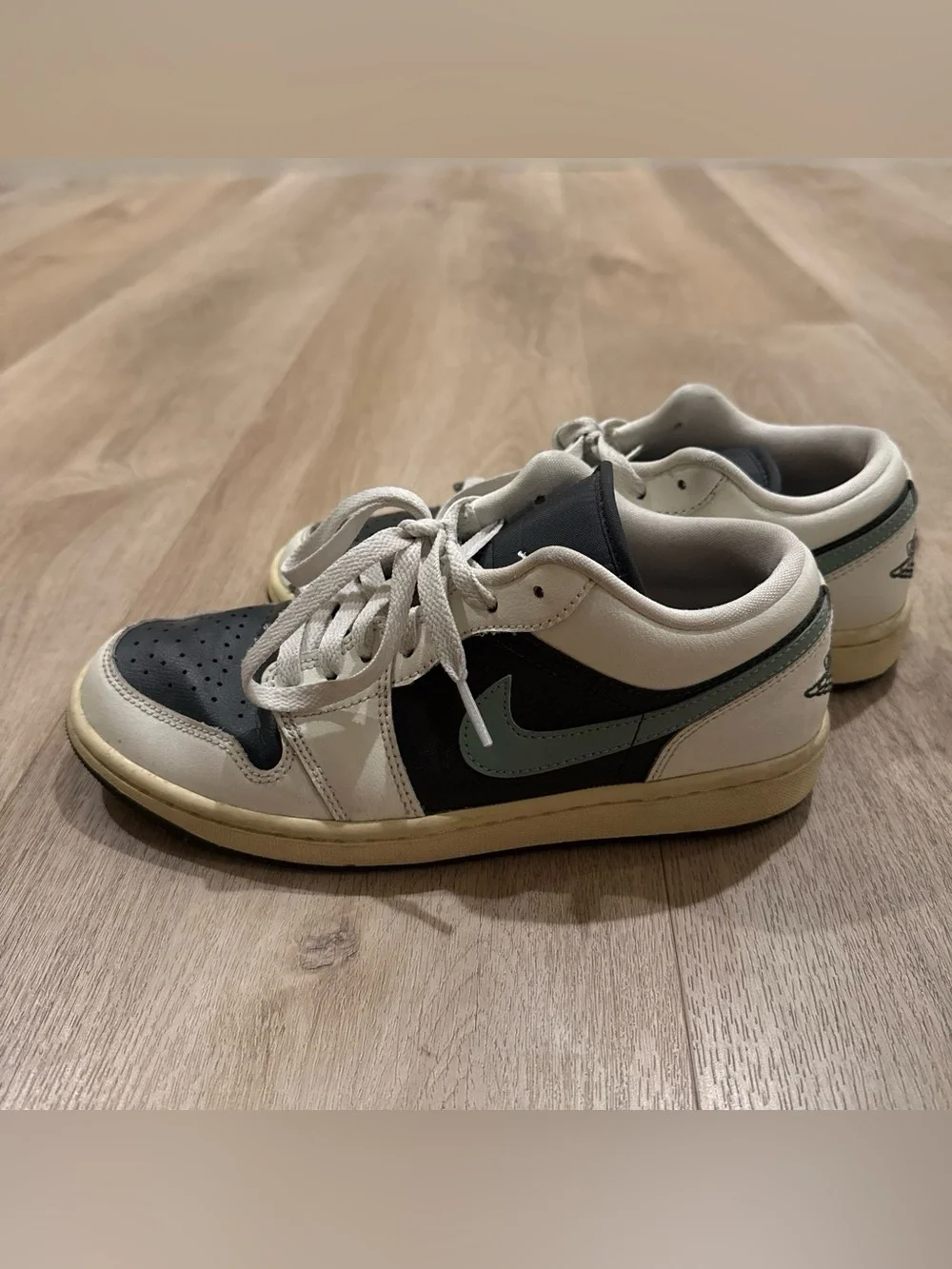 Jordan 1 Low “Jade Smoke”  Sneakers in green, White & Sage